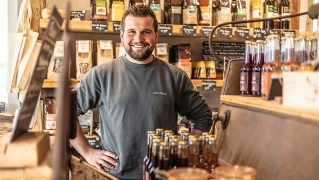 Lukas Glauser setzt in seinem Hofladen in Wichtrach konsequent auf regionale Bio-Produkte. Die Preise sind deshalb etwas höher, aber für Glauser muss die Qualität stimmen.