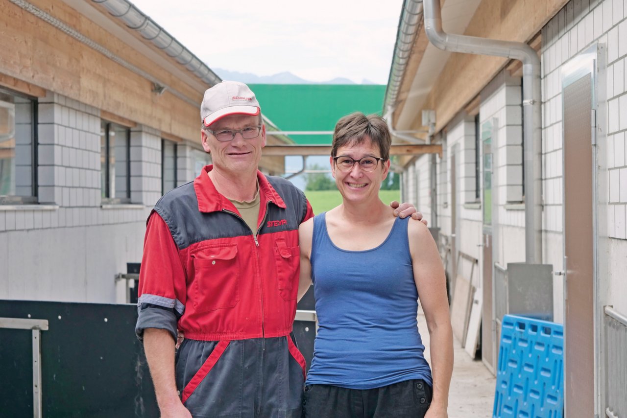 Franziska und Erwin Bucheli sind zufrieden mit dem Luftwäscher. Bild: die grüne/Martina Rüegger
