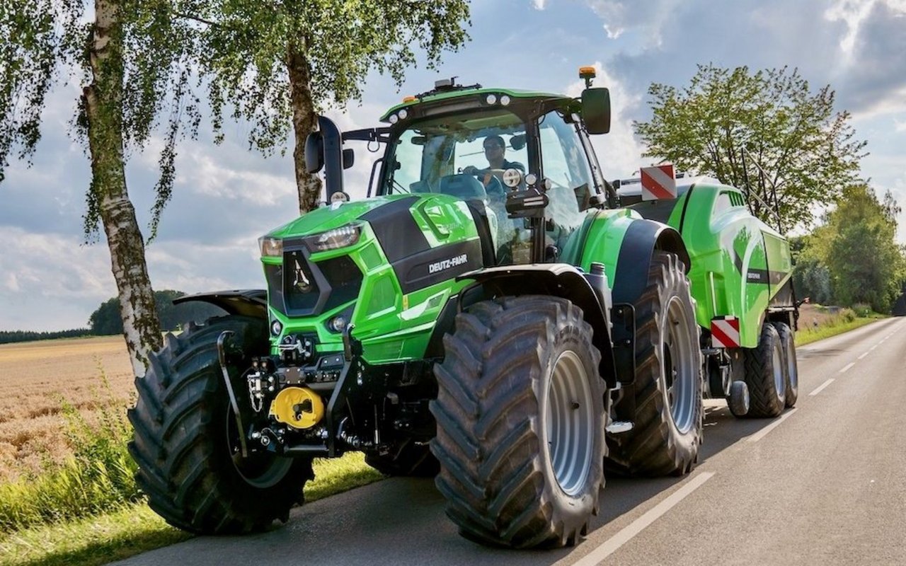 Ein Deutz-Fahr-Traktor der Serie 6 TTV.