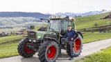 Der Fendt Farmer 280 S ist Adrian Eberhards Traumtraktor. (Bild: «die grüne» / Pia Neuenschwander)