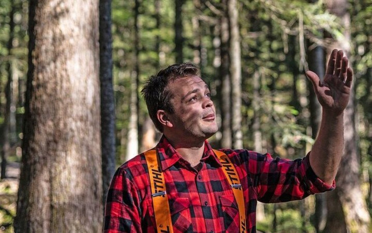 Für Benjamin Ramseier ist der Wald ein wichtiger Betriebszweig. Er nutzt und pflegt ihn sorgfältig und sichert so den Werterhalt.