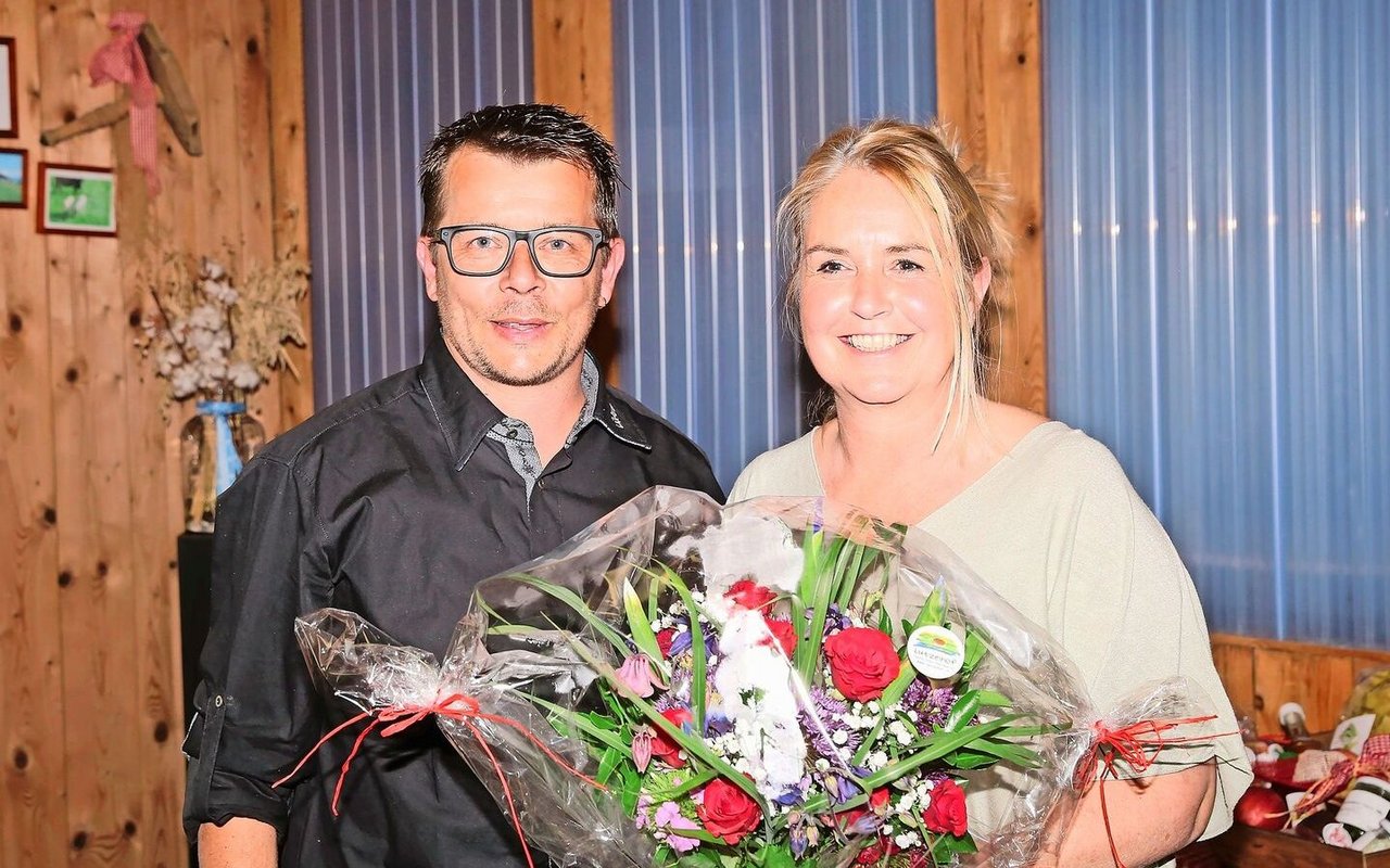 Die abtretende Präsidentin Susanne Hofstetter und Benno Dillier,  der wohl letzte Präsident des Vereins «Ländlicher Marktplatz Urschwyz».