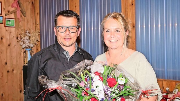 Die abtretende Präsidentin Susanne Hofstetter und Benno Dillier,  der wohl letzte Präsident des Vereins «Ländlicher Marktplatz Urschwyz».