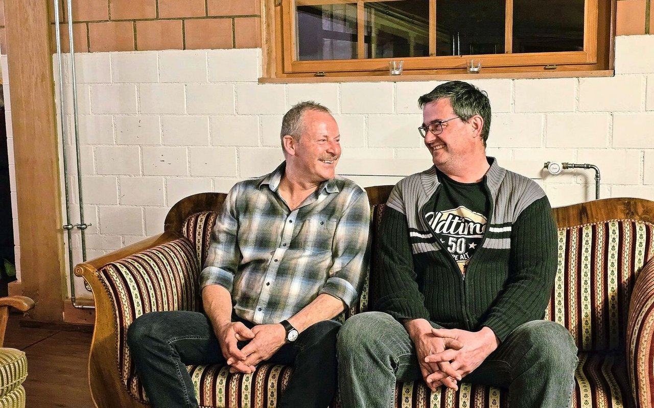 Der Alte und der Neue: Peter Tschanz (links) übergibt das Präsidium an Hansruedi Mast.