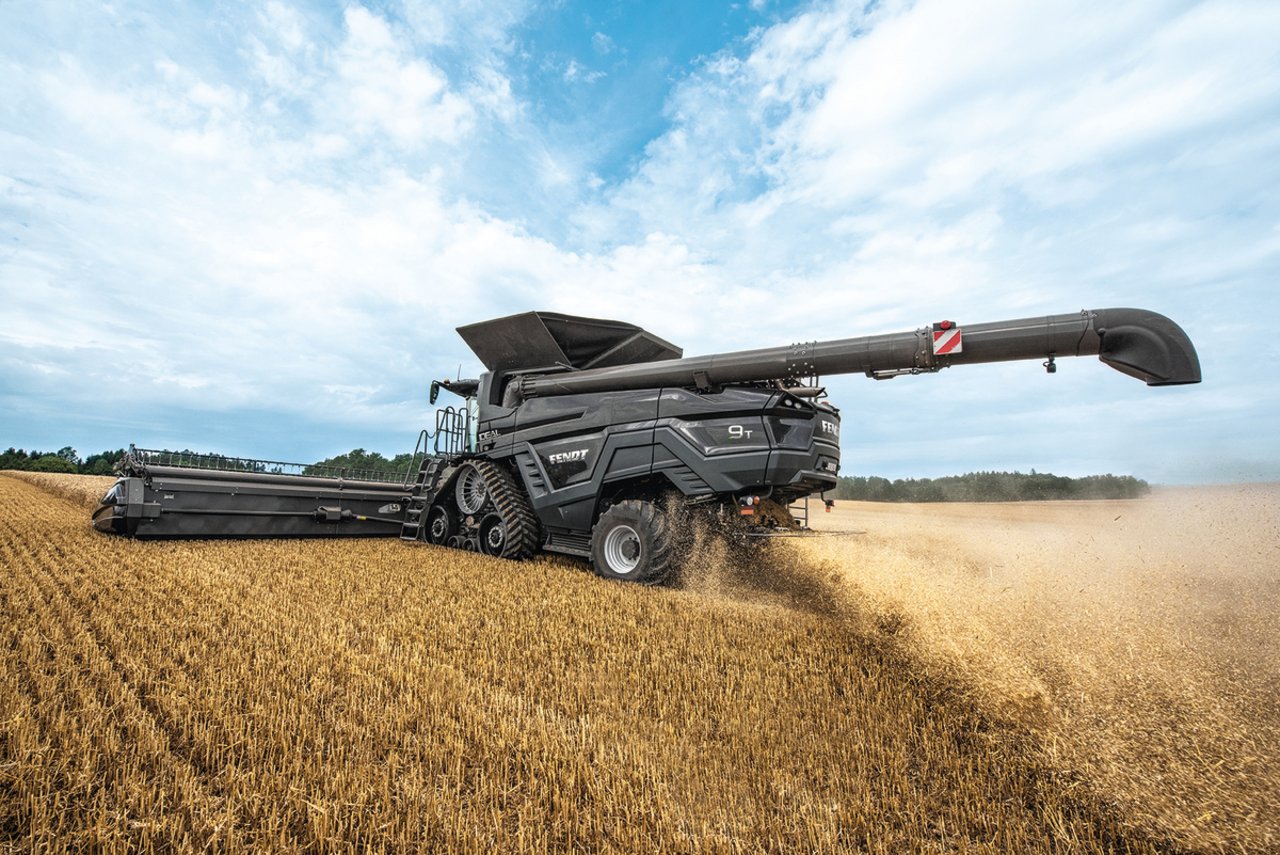 Moderne Mähdrescher wie der Fendt Ideal 9T mit akustischen Masse-Sensoren (MADS) sind «intelligente» Maschinen.Bei Ernte-Erschwernissen wie Zwiewuchs im Erntegut ist trotzdem der Fahrer gefordert. Bild: zvg