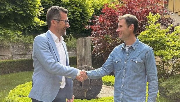 Alain Raymond, CEO G Alain Raymond, CEO GMSA (links), und Alessandro Fontano, Eigentümer der Mulino Maroggia. Beiderseits soll das Sortiment ergänzt werden.