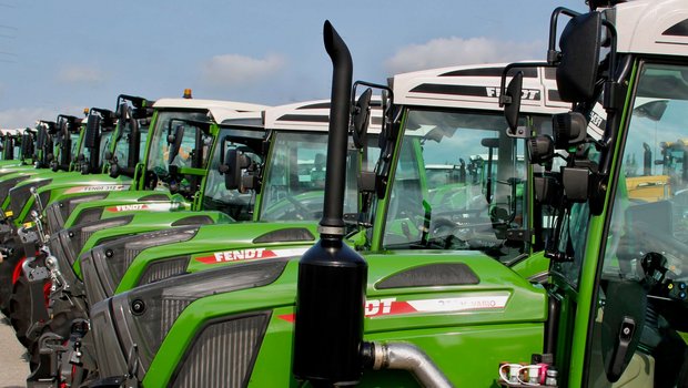 Fendt Vario-Traktoren in Reih und Glied. Bild: Jürg Vollmer