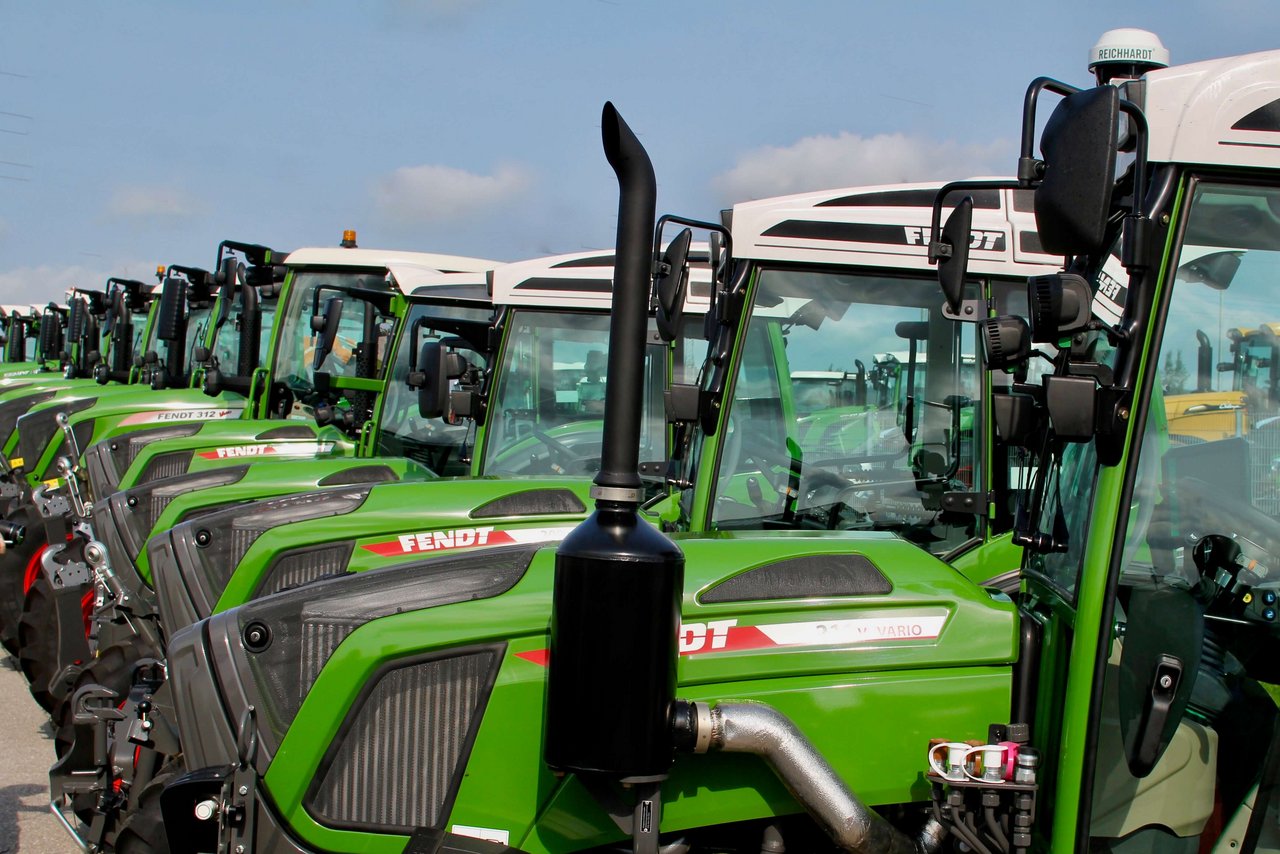 Fendt Vario-Traktoren in Reih und Glied. Bild: Jürg Vollmer