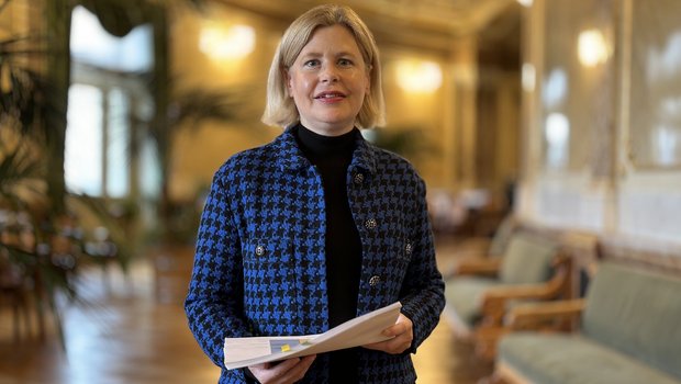 Ständerätin Esther Friedli (SVP/SG) in der Wandelhalle des Bundeshauses.