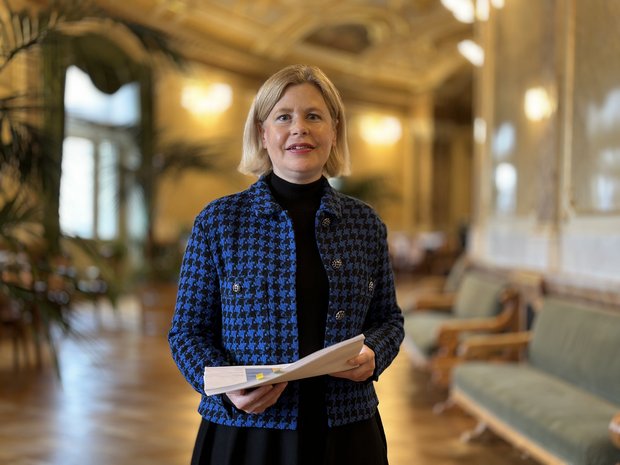 Ständerätin Esther Friedli (SVP/SG) in der Wandelhalle des Bundeshauses.