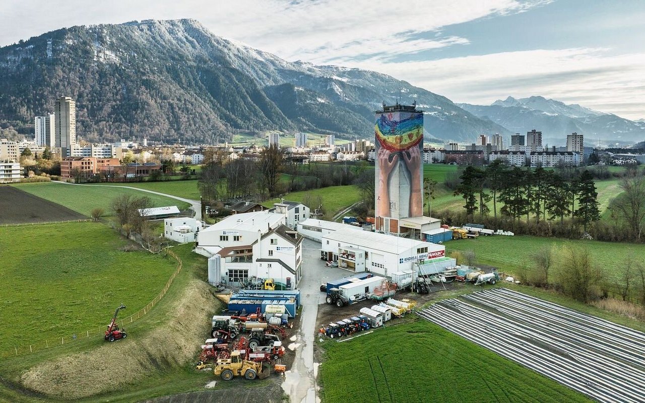 Als Landmaschinenhändler macht Andreas Mehli die Erweiterung der Landwirtschaft zur Energiewirtschaft mit. Auf dem Areal der Churer Rheinmühle entwickelt und testet er neue Energiesysteme.