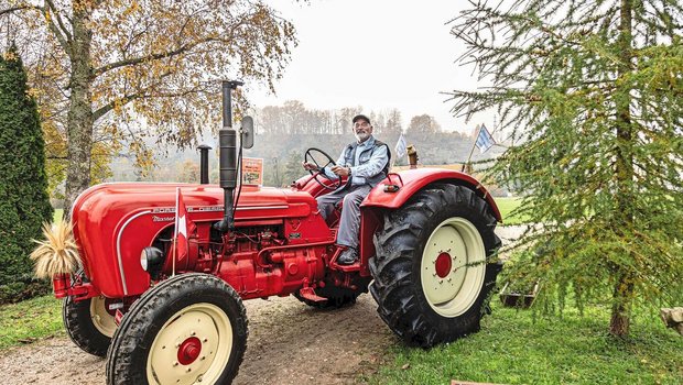 Den Porsche Master mit Vierzylindermotor und 50 PS kaufte sich Porschehousi zu seinem 60. Geburtstag. Er ist stolzer Besitzer von insgesamt neun Porsche-Traktoren.