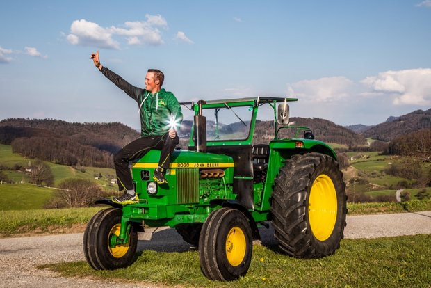 TraumTraktor: Der John Deere 2030 von Stefan Roth TraumTraktor: Der John Deere John Deere 2030 von Stefan Roth Bild: Pia Neuenschwander