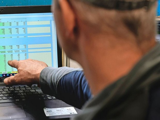 Seit 20 Jahren berechnet Landwirt Andreas Nussbaumer die Vollkosten jedes Jahr selbst. Er verwendet das Vollkostenprogramm «AgriCo Calc» von Agridea. 