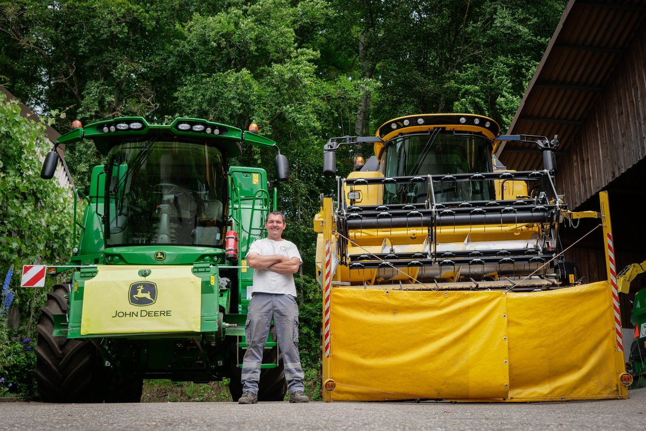 Peter Kiener und seine Mitarbeiter haben die Mähdrescher gut auf die Saison vorbereitet. Bild: Samuel Rolli