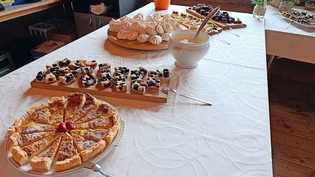 Geschlossene Gesells Geschlossene Gesellschaft: Das Dessertbuffet einer Geburtstagsfeier mit Spezialitäten von der Site Alp.