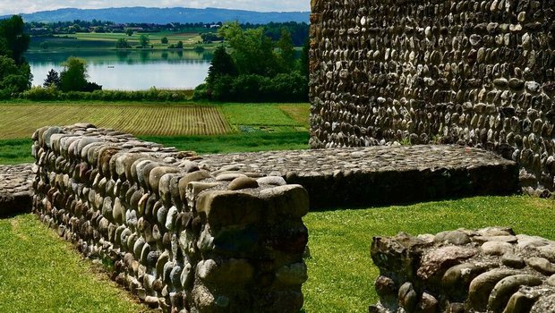 Bei den restaurierte Bei den restaurierten Grundmauern des Römerkastells Irgenhausen oberhalb des Pfäffikersees.