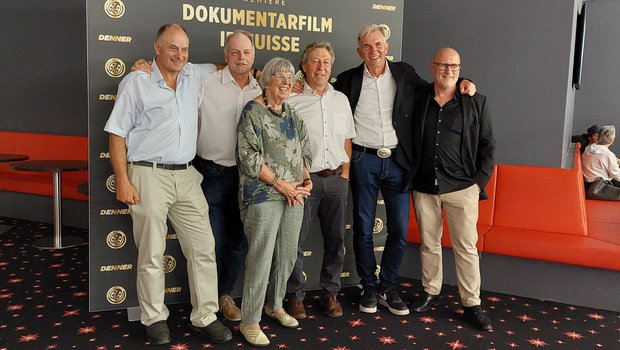 Die Gründer an der Filmpremiere: v. l. Rudolf Weber, Heinz Schwab, Elisabeth Luder (Frau von Hans Luder der 2019 verstorben ist), Andreas Stalder, Daniel Niklaus, Fritz Rothen. Es fehlt Arthur Schwab, der 2018 verstorben ist.