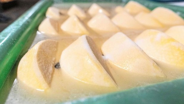 Käse gehört zu den g Käse gehört zu den genussfertigen Lebensmitteln und kann daher ein erhöhtes Risiko für eine Listerien-Infektion bergen.