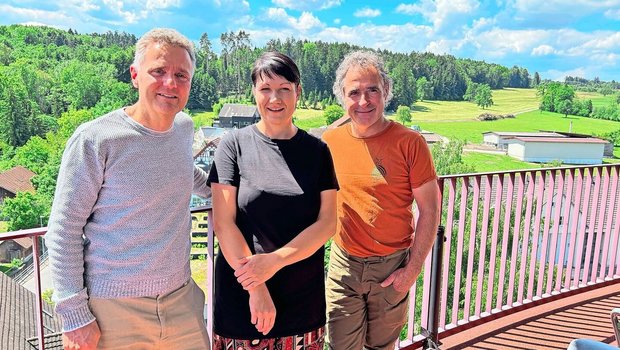 Pierre Coulin mit Co-Präsidentin Christine Badertscher und Hans Oppikofer, der die Generalversammlung organisierte. 