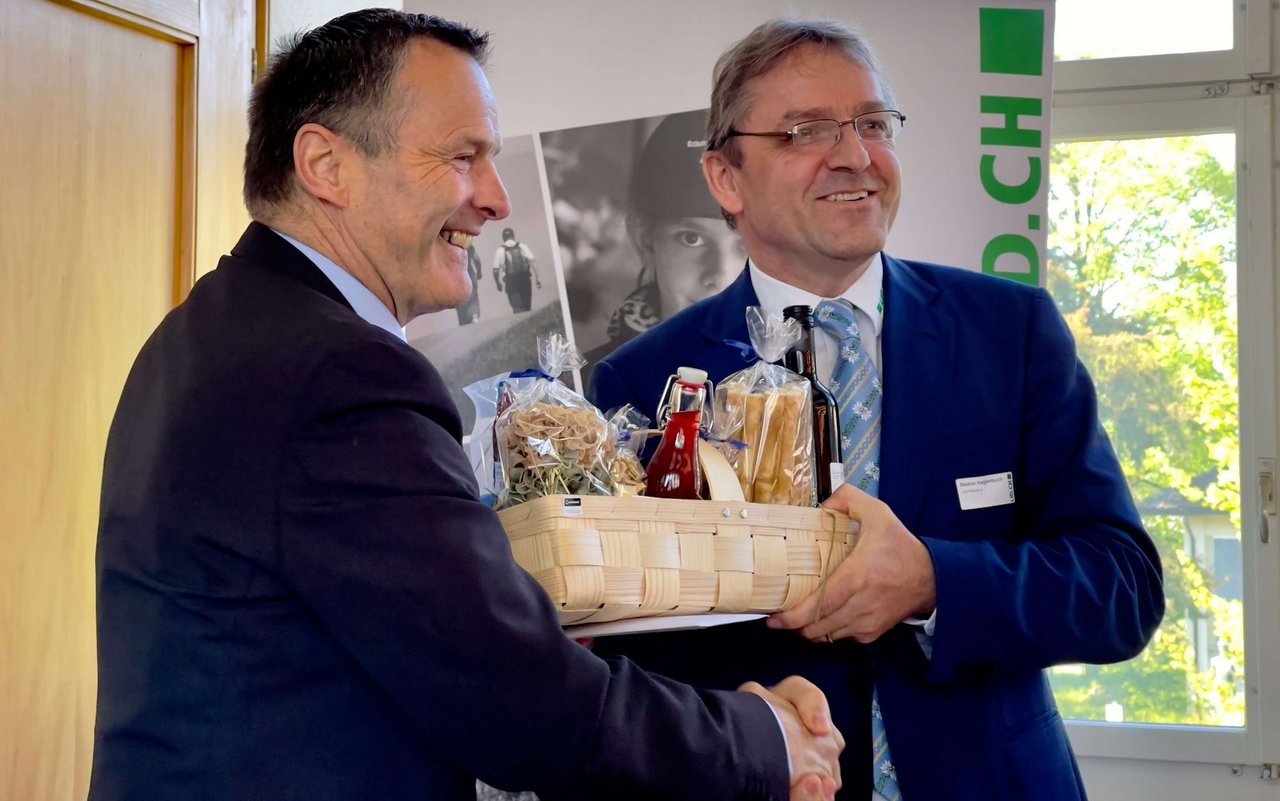 LID-Präsident Stephan Hagenbuch verabschiedet das langjährige Vorstandsmitglied Urs Schneider.