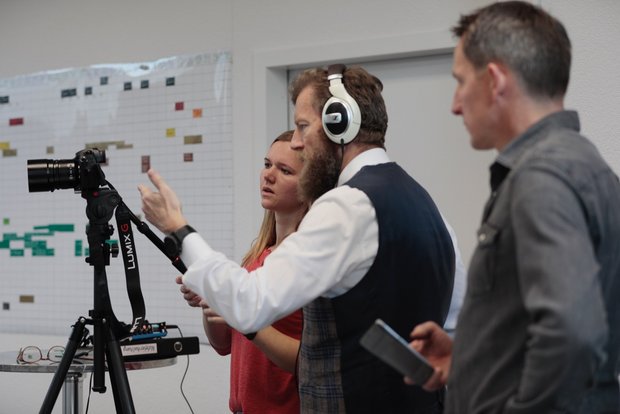 Unsere Videos auf YouTube Das «die grüne»-Videoteam an der Arbeit: Martina Rüegger, Jürg Vollmer und Beat Schmid. Bild: Pia Neuenschwander