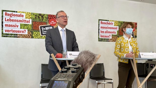 Allianz der Landwirtschaft-Wertschöpfungskette gegen die zwei Pflanzenschutzmittel-Initiativen Allianz «2 x Nein zu den extremen Agrar-Initiativen», Ständeräte Hannes Germann (Präs. Gemüseproduzenten) und Marianne Maret (Stiftung für nachhaltige Entwicklung der Berggebiete. (Bild: «die grüne» / Jürg Vollmer)