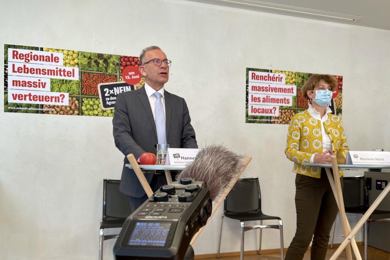 Allianz «2 x Nein zu den extremen Agrar-Initiativen», Ständeräte Hannes Germann (Präs. Gemüseproduzenten) und Marianne Maret (Stiftung für nachhaltige Entwicklung der Berggebiete. (Bild: «die grüne» / Jürg Vollmer)