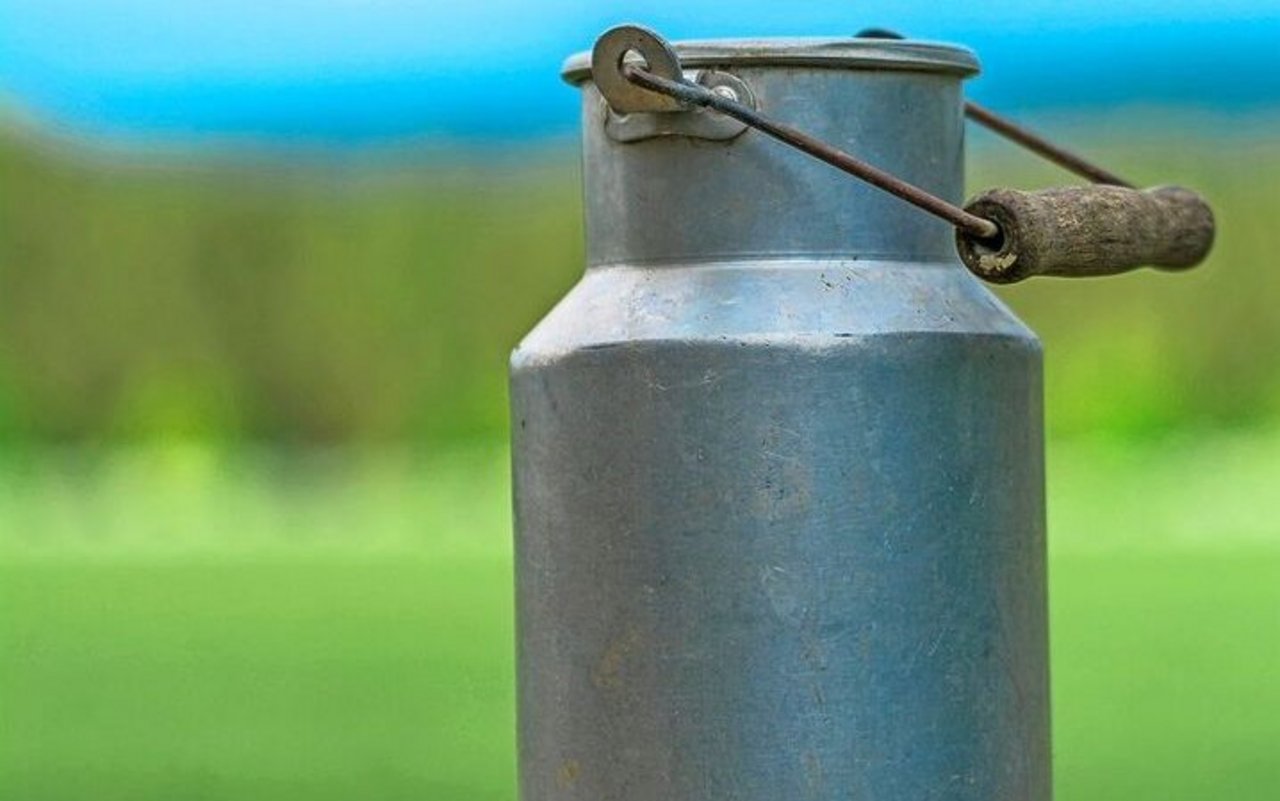 Die Lage auf dem Schweizer Milchmarkt ist aktuell kritisch und sorgte bereits vor 100 Jahren für Diskussionen.