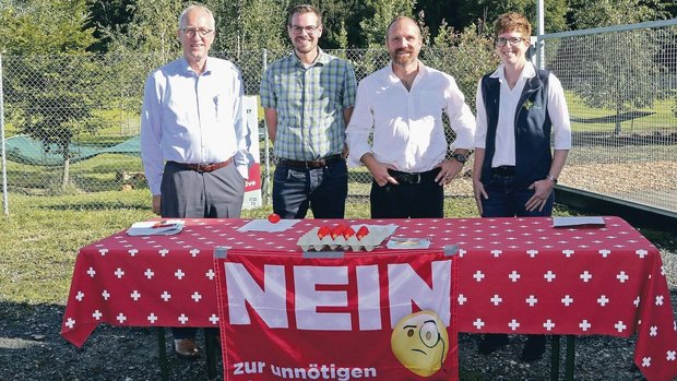 Peter Hegglin, Danie Peter Hegglin, Daniel Sidler, Thomas Rickenbacher und Regula Iten (v. l. n. r.) warben für ein Nein.