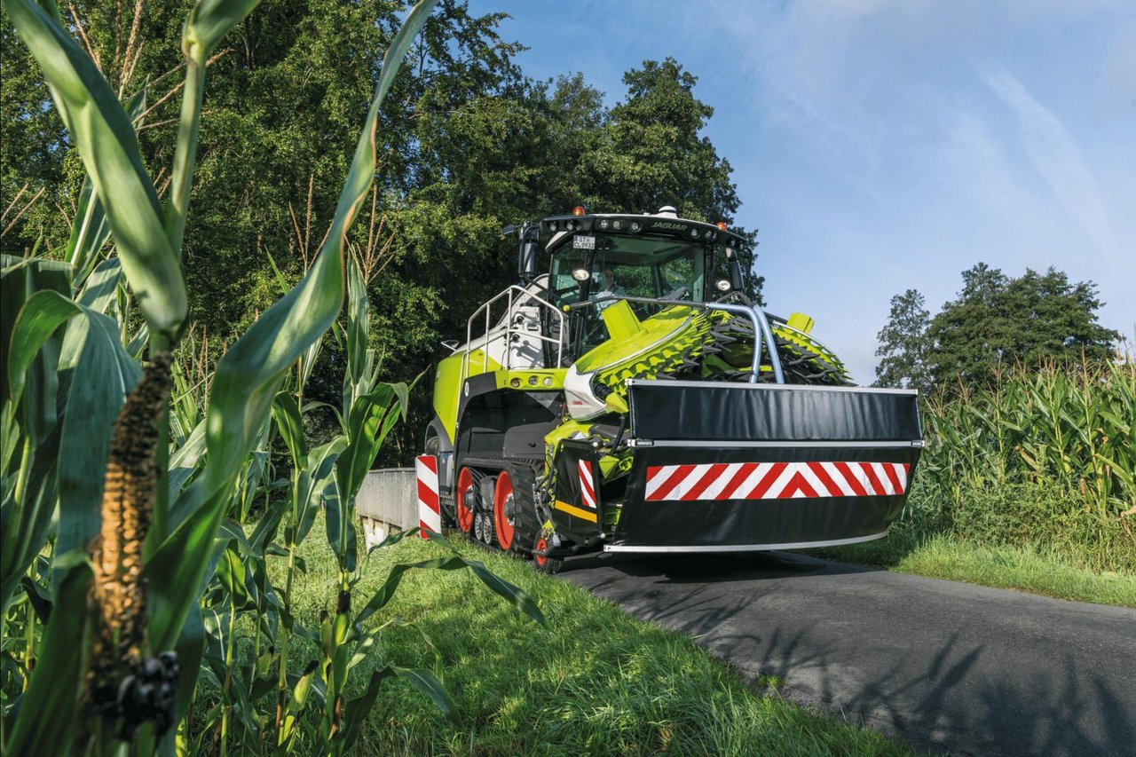 Claas bringt 2021 ein neues ORBIS 900 Maisgebiss mit 3 Meter Transportbreite aufs Feld. (Bild: Claas)