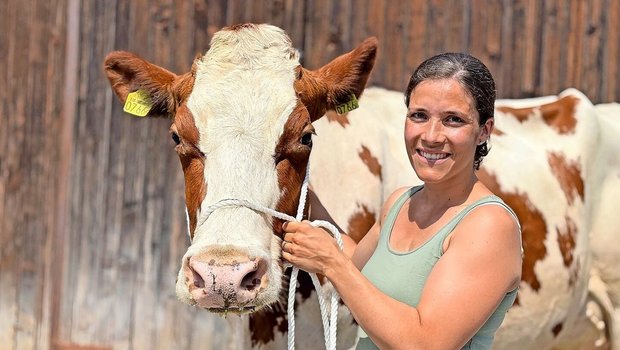 Piroska hat bereits ihr elftes Kalb geboren und für Christa Reust einen besonderen Stellenwert. Langlebigkeit und gute Euter sind der Landwirtin und ihrem Ehemann wichtig. 