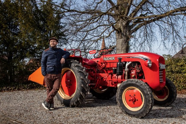 Der TraumTraktor von Pfarrer Andreas Zingg ist sein Bucher D1800. Bild: Pia Neuenschwander