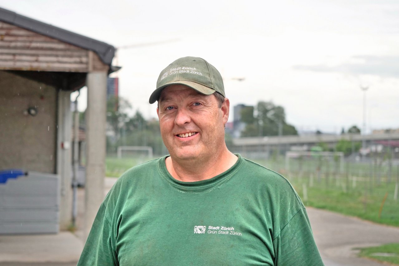 Meisterlandwirt Remigi Capeder ist zuständig für den Ackerbau auf dem Juchhof. Bild: Martina Rüegger