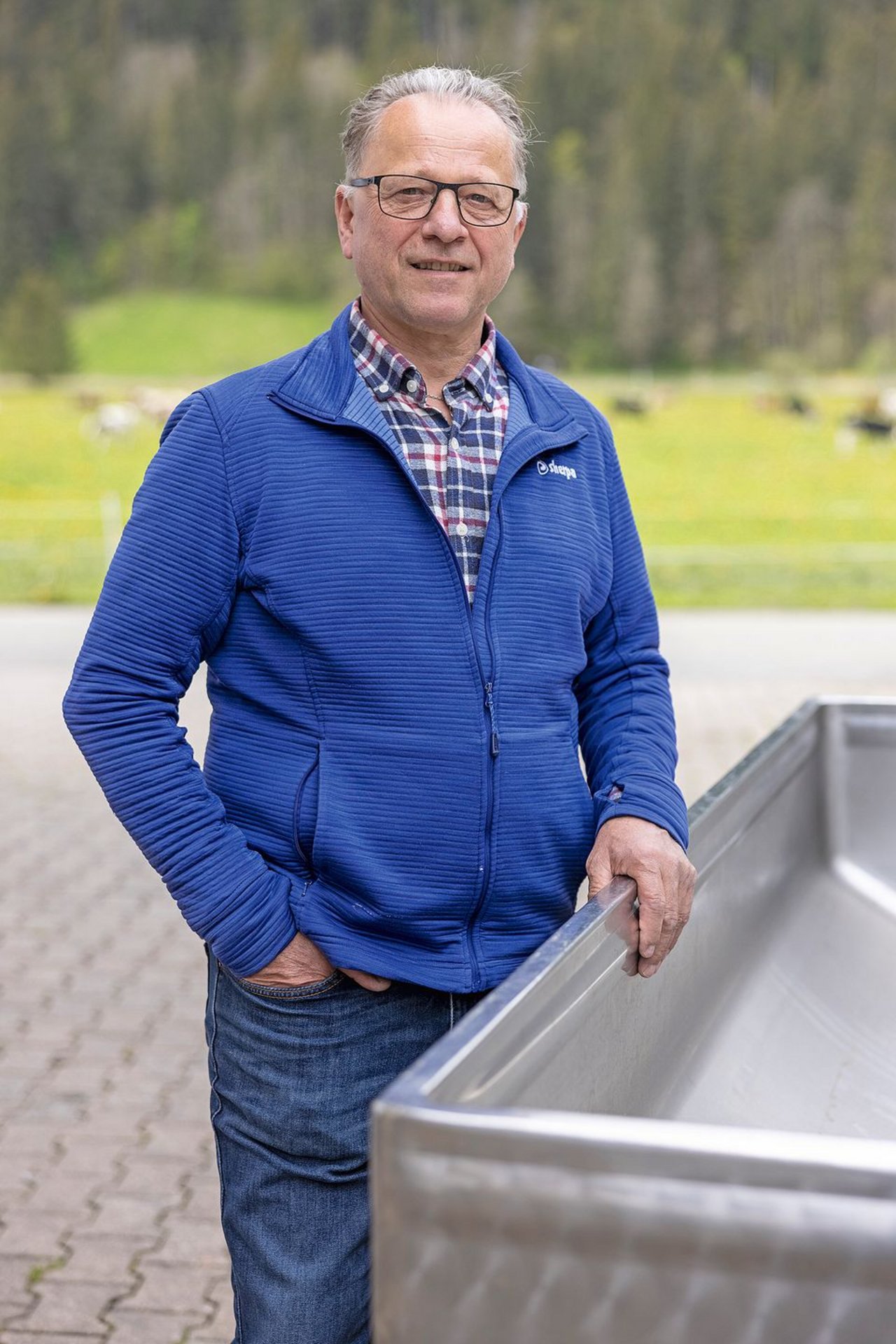 Christian Leuthold produziert im Sommer 2021 Alpen-Cheddar.