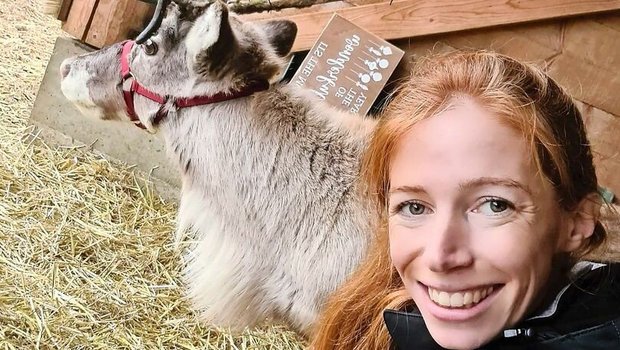 Salome Fürst hält auf ihrem Hof 18 Rentiere. Sie plant deren Einsatz schon jetzt im Sommer in all ihren Weihnachtsevents.