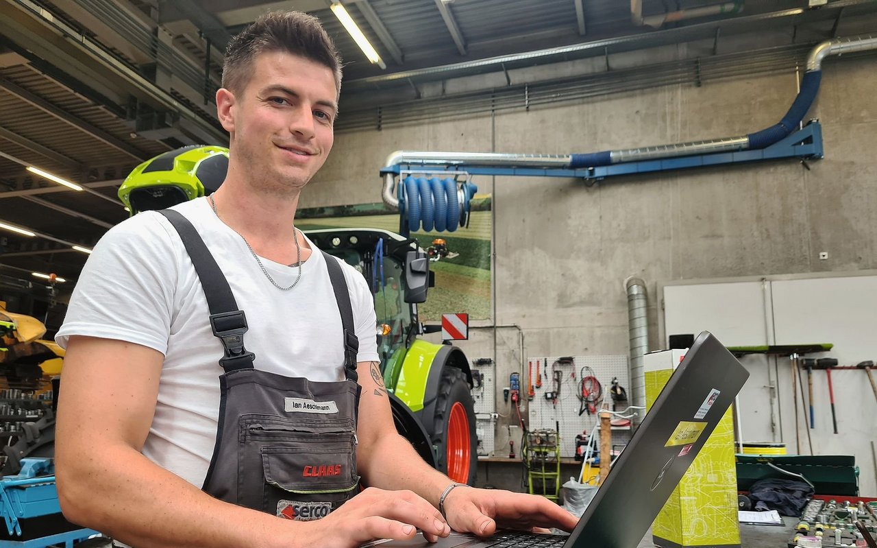 Ian Aeschlimann ist Landwirt und Landmaschinenmechaniker. Er wollte Maschinen nicht nur fahren, sondern ihr Innenleben kennen. Bild: die grüne/Beat Schmid