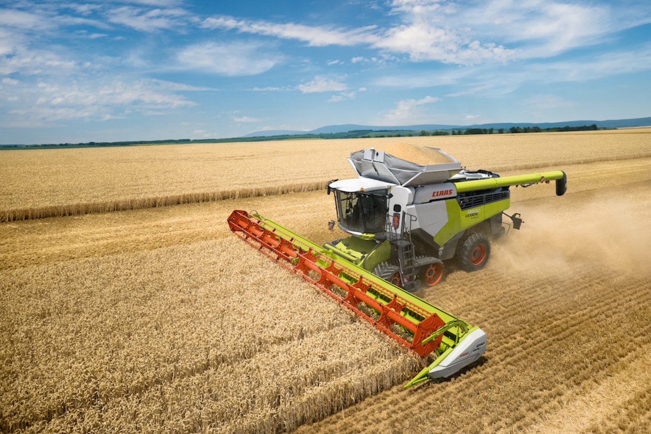 Der Lexion 8900 hat ein Korntankvolumen von 18 000 Litern. Bild: zVg