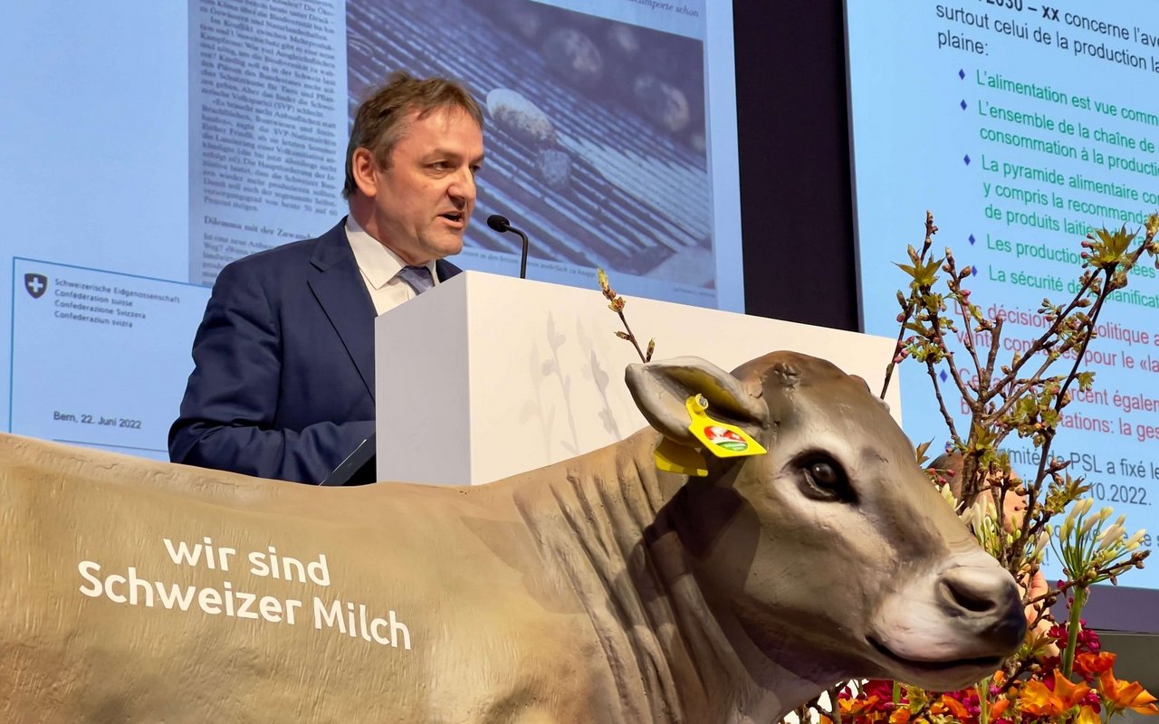 SMP-Direktor Stephan Hagenbuch am Rednerpult.