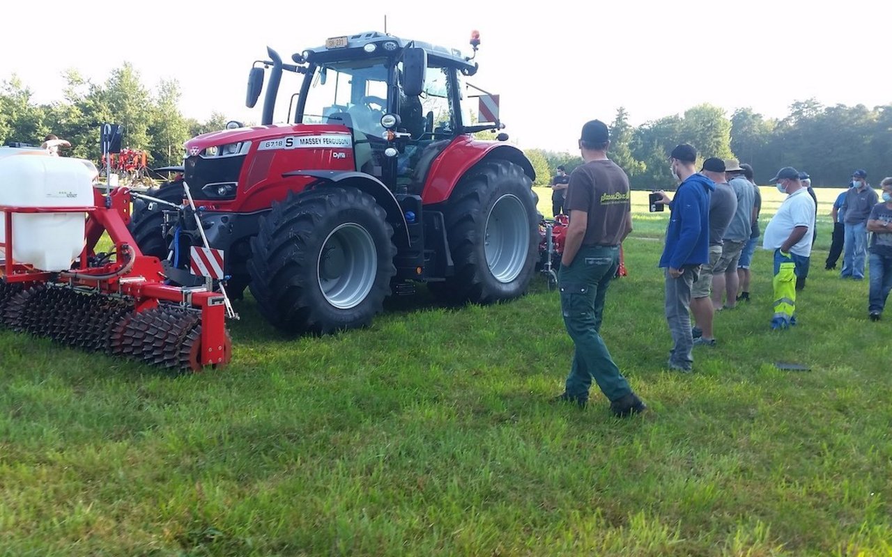 Die Tiefenlockerung beim Grasland interessiert die Landwirte. Bei verdichteten Böden kann die Ertragseinbusse um 20 Prozent reduziert werden. Bild: Grangeneuve