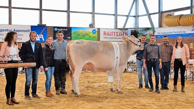 Sie ist stabil gebaut, verfügt über einen sehr guten Bewegungsapparat und holte sich so den Sieg an der Eliteschau in Gais: die Champion Soraya Siesta von Konrad Bodenmann aus Gais AR. 