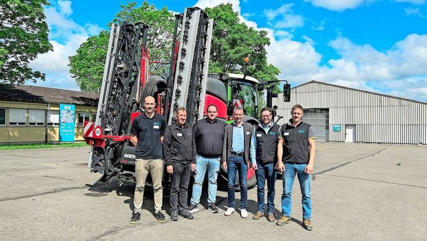 Florian Bachmann, Christian Eggenberger, Nico Helmstetter, Jack Rietiker, Nils Zehner und Roman Gambirasio (v. l.) führten durch die Versuchstätigkeit der Swiss Future Farm.  