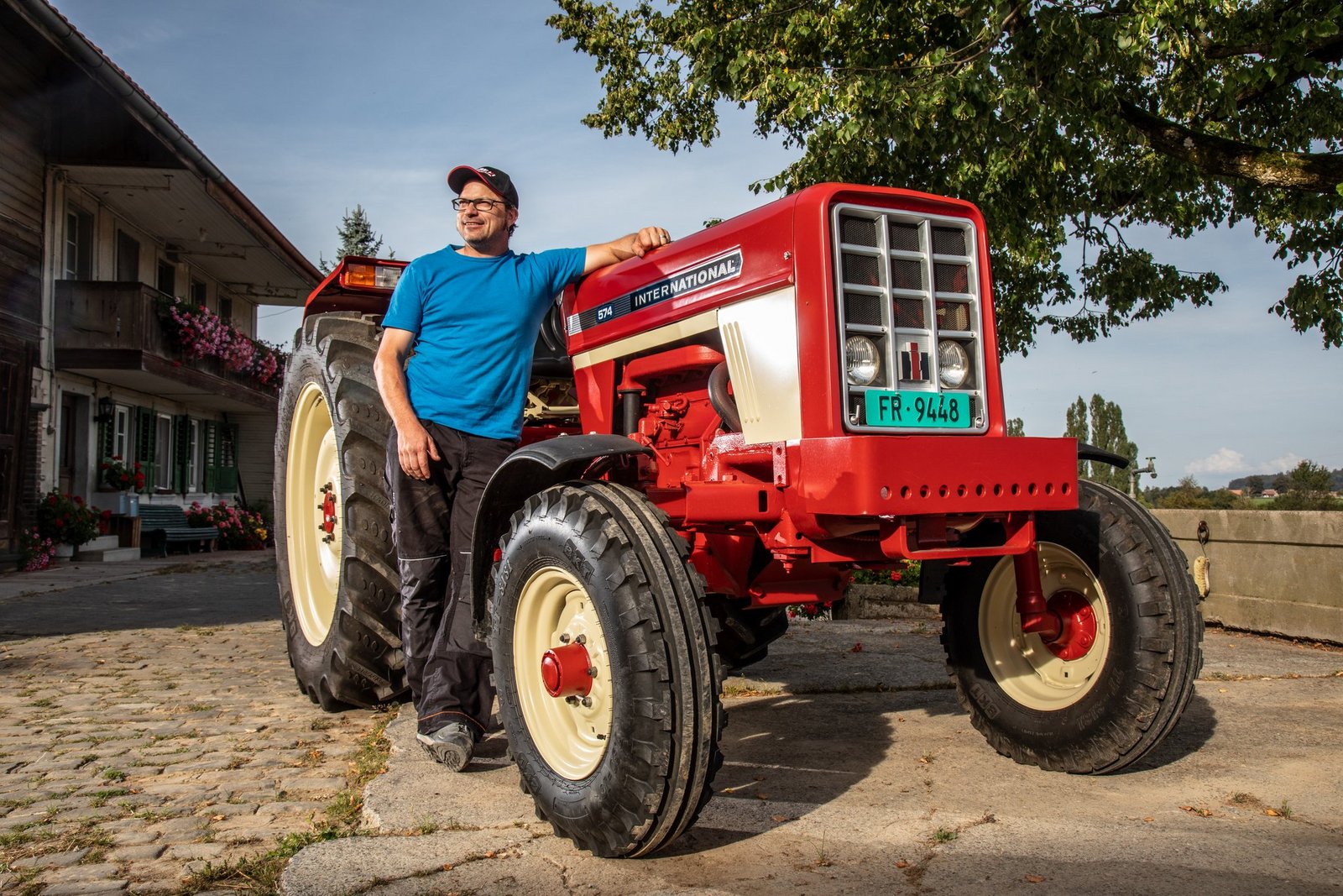 Der International Harvester IH 574 von Elmar Hayoz aus Düdingen
