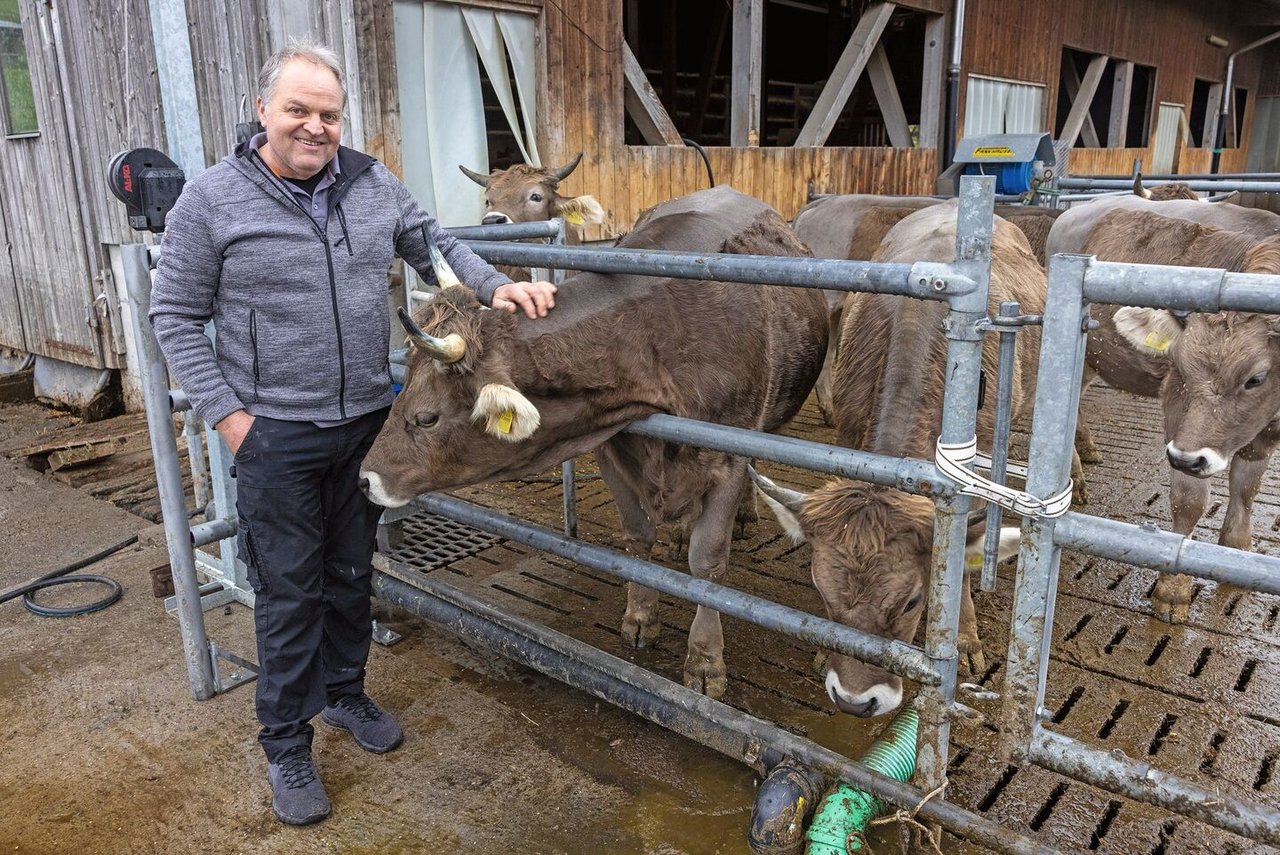 Gregor Blattmann hat lange für seine Biogasanlage gekämpft. Jetzt funktioniert sie und macht seinen Hof ein gutes Stück unabhängiger von Gas- und Ölpreisen.