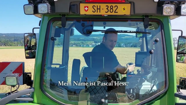 Strohpellets-Produktion bei Lohnunternehmen Fiechter aus Kappelen mit Krone Premos 5000