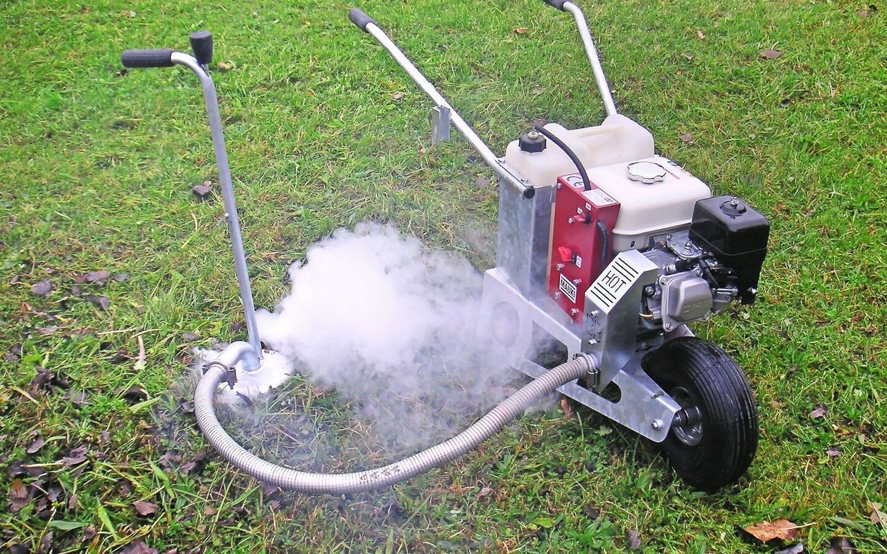 Die Vergasung mit einem Benzin-Diesel-Gemisch ist eine weitverbreitete Methode bei der Mäusebekämpfung.