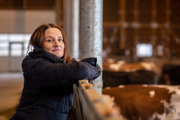 Landwirtin Christina Geiser und ihre Investitionen: Durchdenken, durchrechnen, durchziehen Landwirtin Christina Geiser hat ihre Investitionen genau durchdacht. Bild: Pia Neuenschwander
