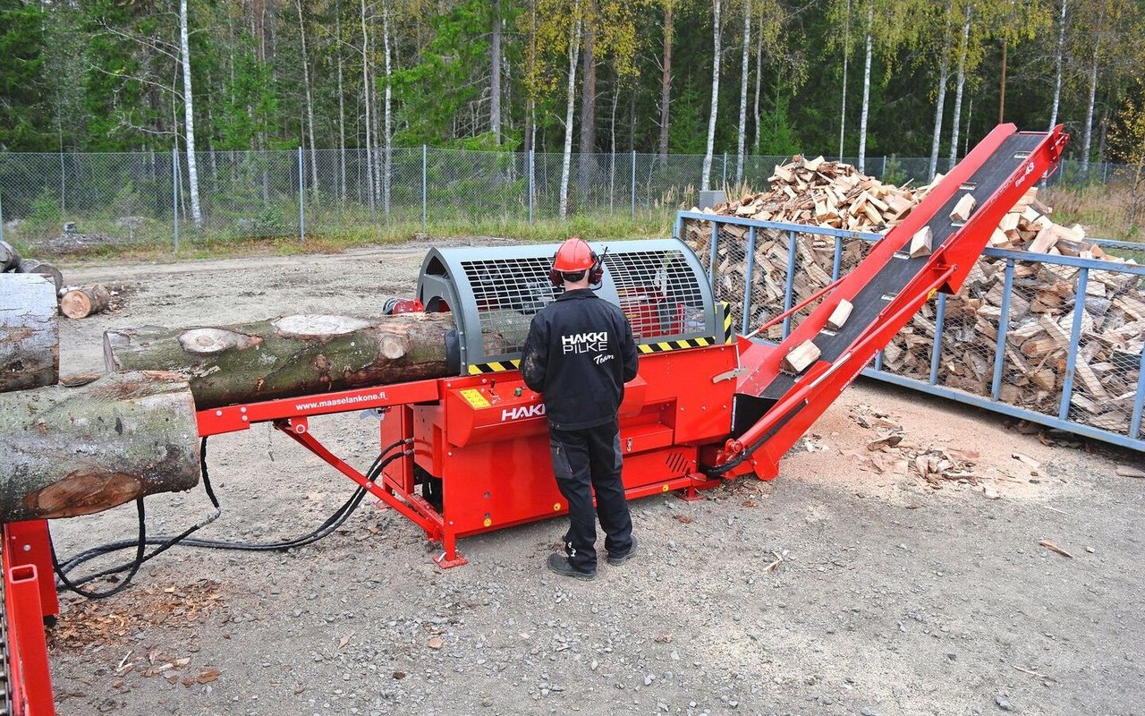 Der Hakki Pilke Easy Der Hakki Pilke Easy 43 Pro ist für Stämme mit bis zu 43 cm Durchmesser geeignet und hat eine Spaltkraft von 15 t.