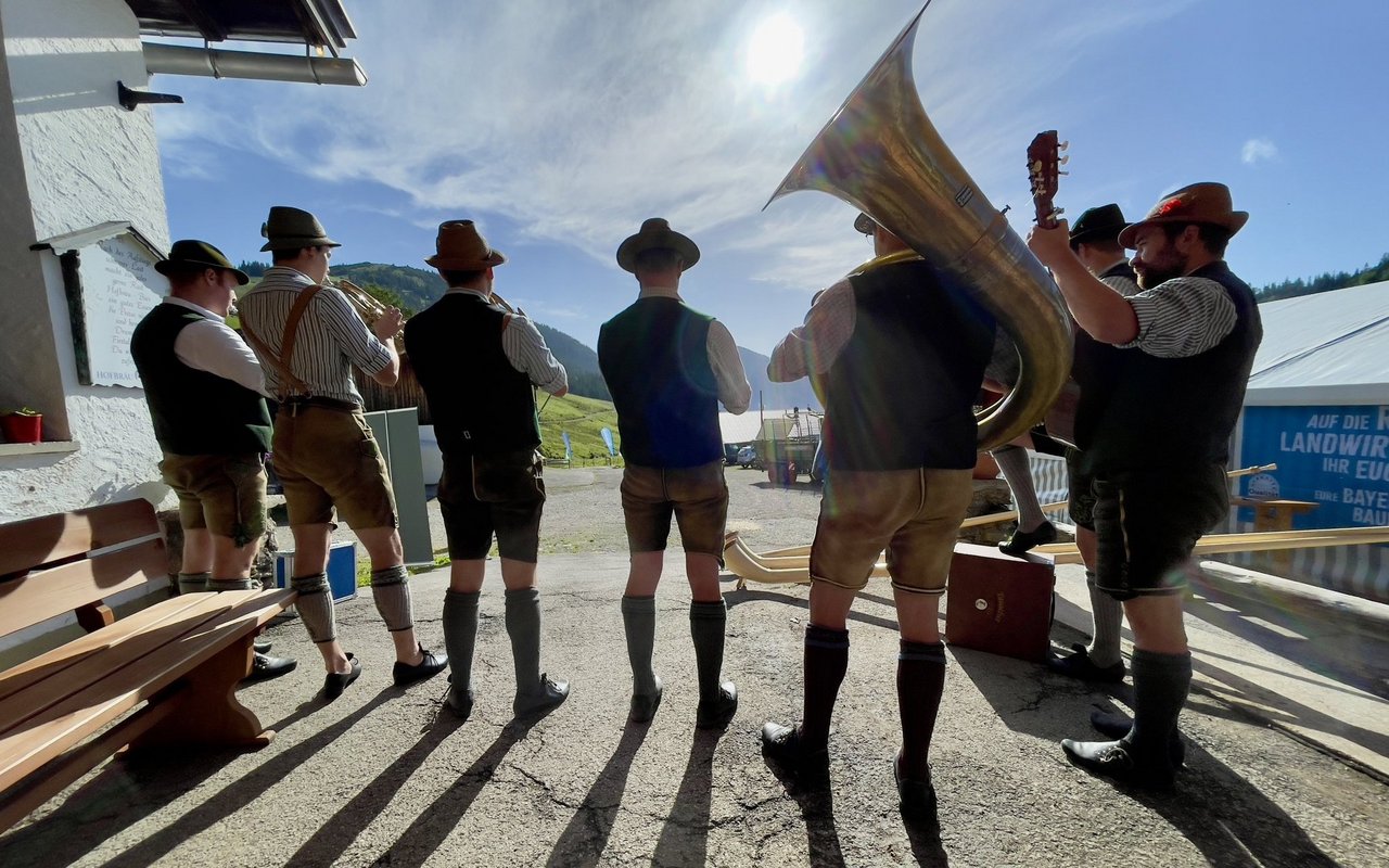 Blasmusik am Alpen-Gipfel-Europa auf der Firstalm in Bayern.