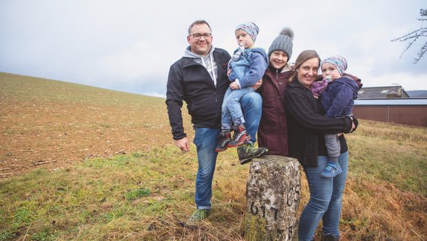 Roger und Ute Schlatter mit Diana (11), Adrian (3) und Louis (2). Bild: Gian Vaitl